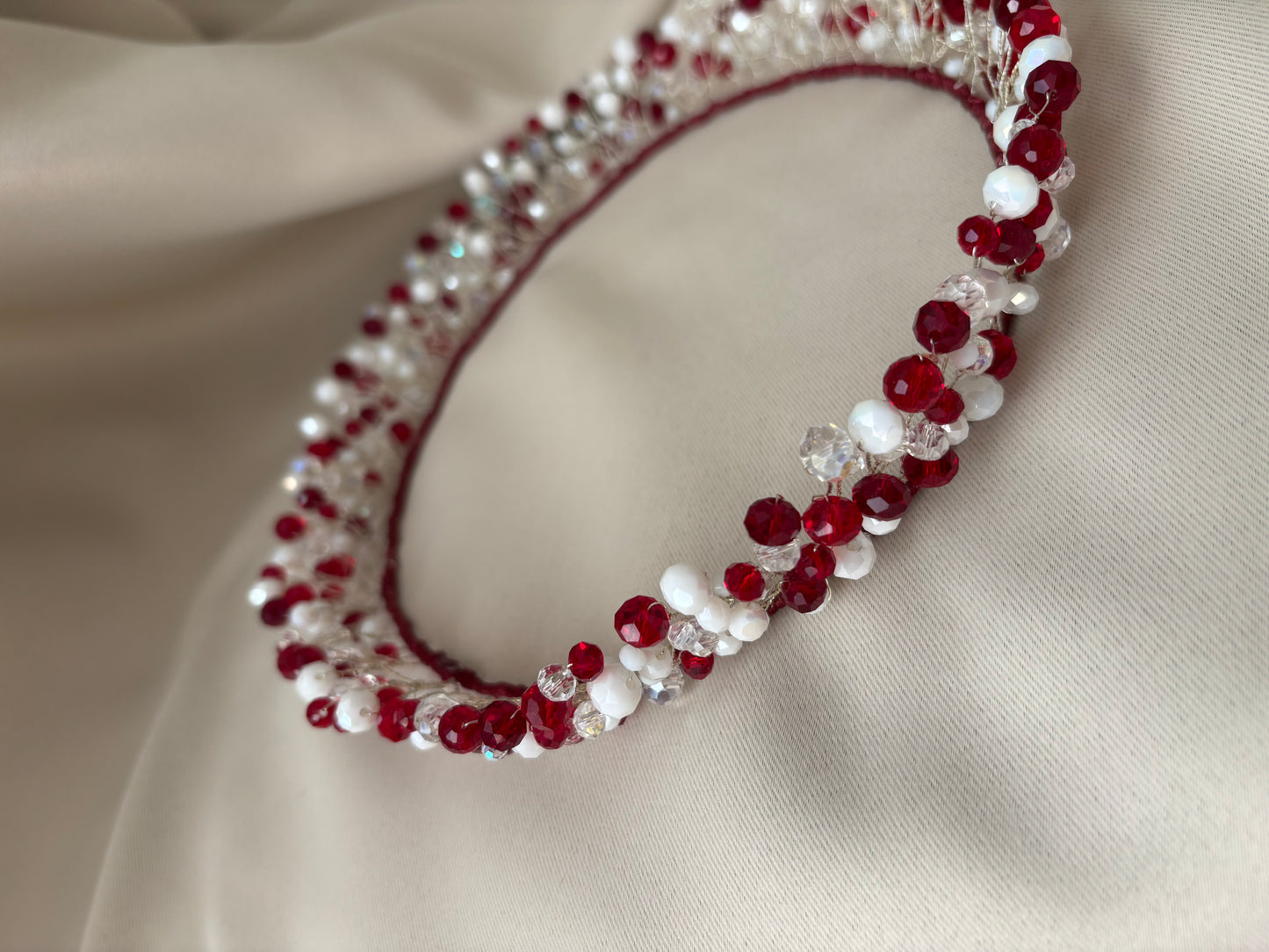Kronis ''Sarkanbaltā elegance''