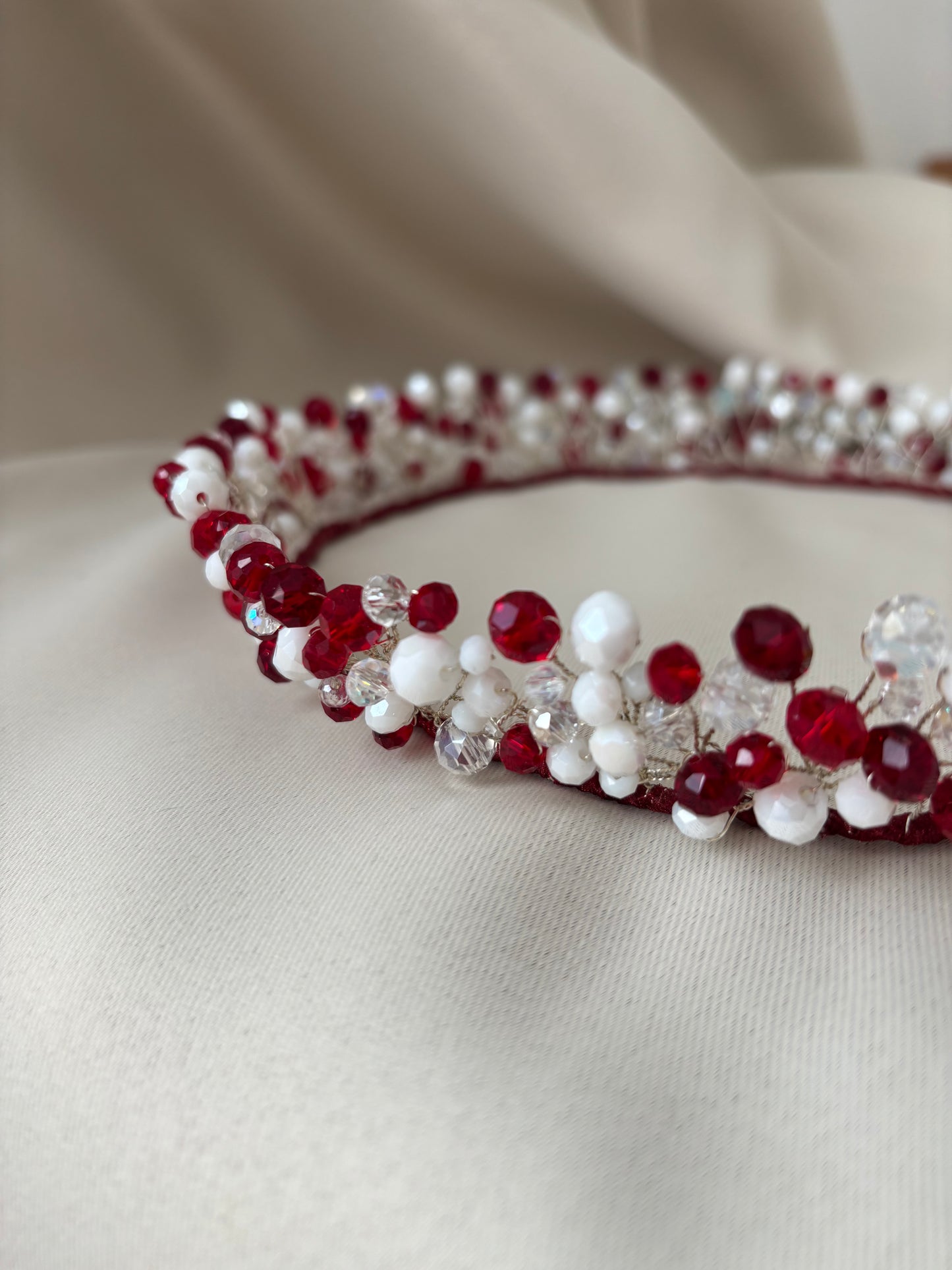 Kronis ''Sarkanbaltā elegance''